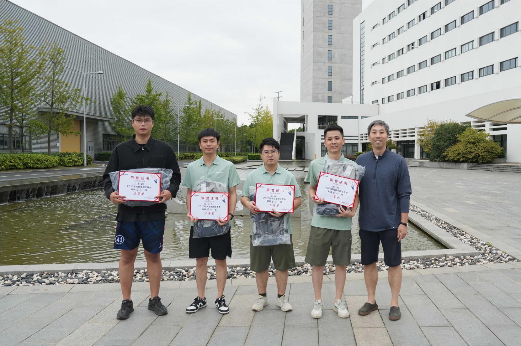 塔下再聚首 攀登勢正雄——巨龍電梯試驗(yàn)塔第六屆登高跑開賽 塔下再聚首 攀登勢正雄——巨龍電梯試驗(yàn)塔第六屆登高跑開賽