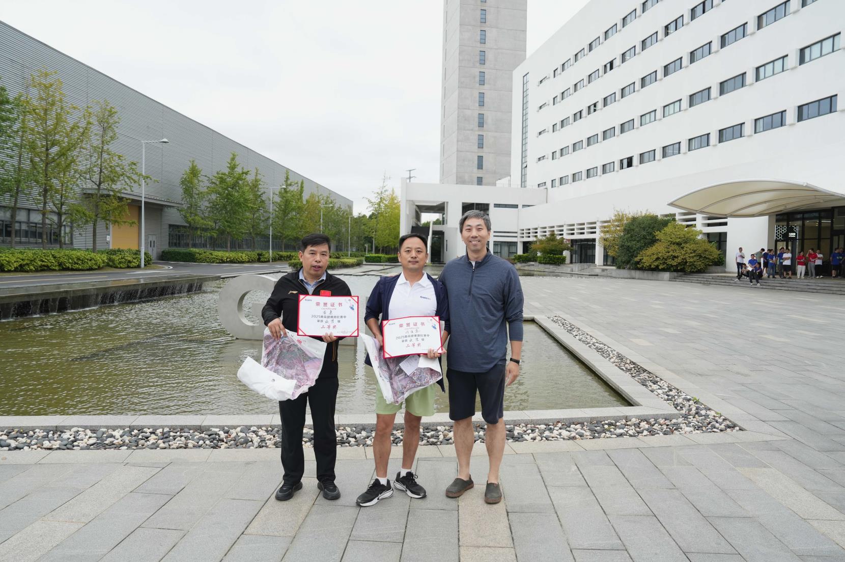 塔下再聚首 攀登勢正雄——巨龍電梯試驗(yàn)塔第六屆登高跑開賽 塔下再聚首 攀登勢正雄——巨龍電梯試驗(yàn)塔第六屆登高跑開賽