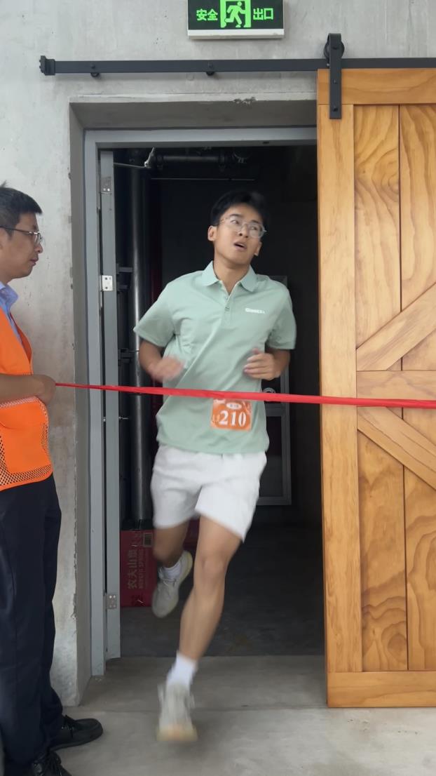 塔下再聚首 攀登勢正雄——巨龍電梯試驗(yàn)塔第六屆登高跑開賽 塔下再聚首 攀登勢正雄——巨龍電梯試驗(yàn)塔第六屆登高跑開賽