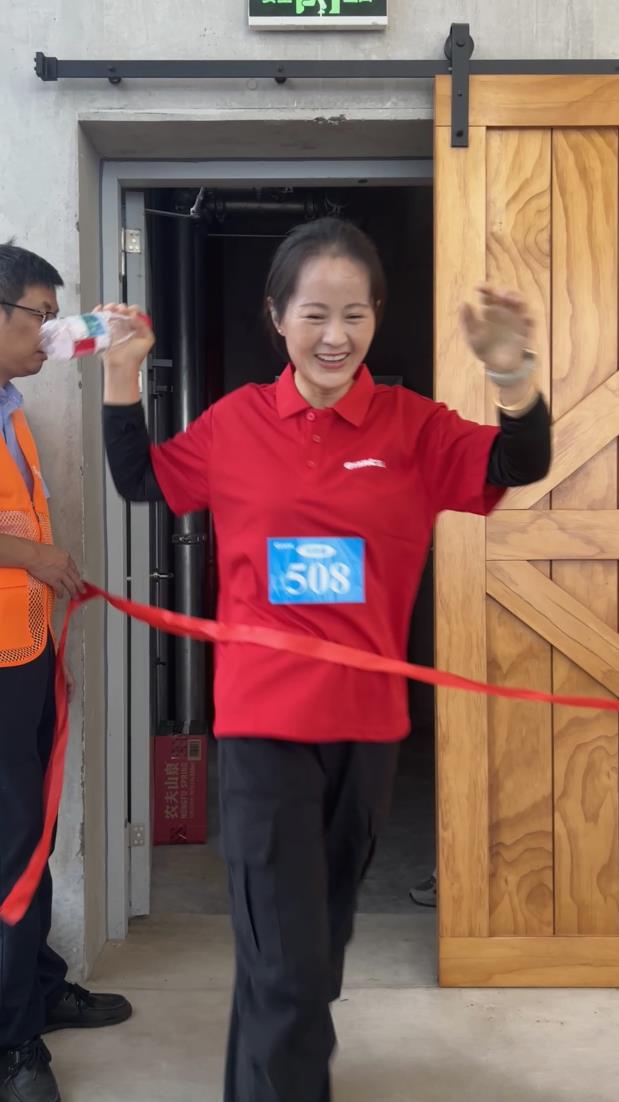 塔下再聚首 攀登勢正雄——巨龍電梯試驗(yàn)塔第六屆登高跑開賽 塔下再聚首 攀登勢正雄——巨龍電梯試驗(yàn)塔第六屆登高跑開賽