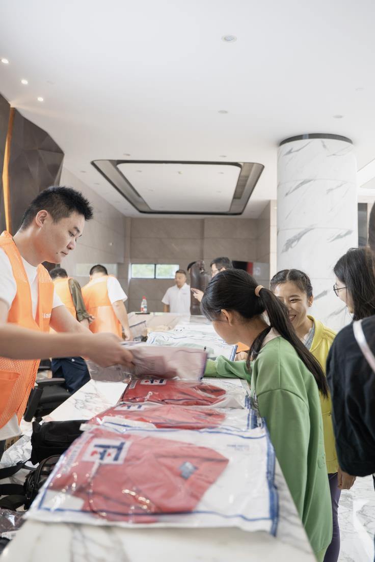 塔下再聚首 攀登勢正雄——巨龍電梯試驗(yàn)塔第六屆登高跑開賽 塔下再聚首 攀登勢正雄——巨龍電梯試驗(yàn)塔第六屆登高跑開賽