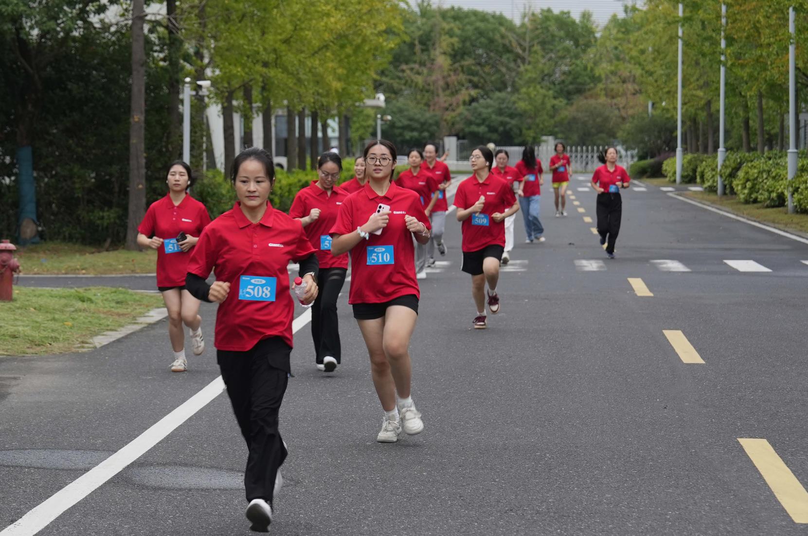 塔下再聚首 攀登勢正雄——巨龍電梯試驗(yàn)塔第六屆登高跑開賽 塔下再聚首 攀登勢正雄——巨龍電梯試驗(yàn)塔第六屆登高跑開賽