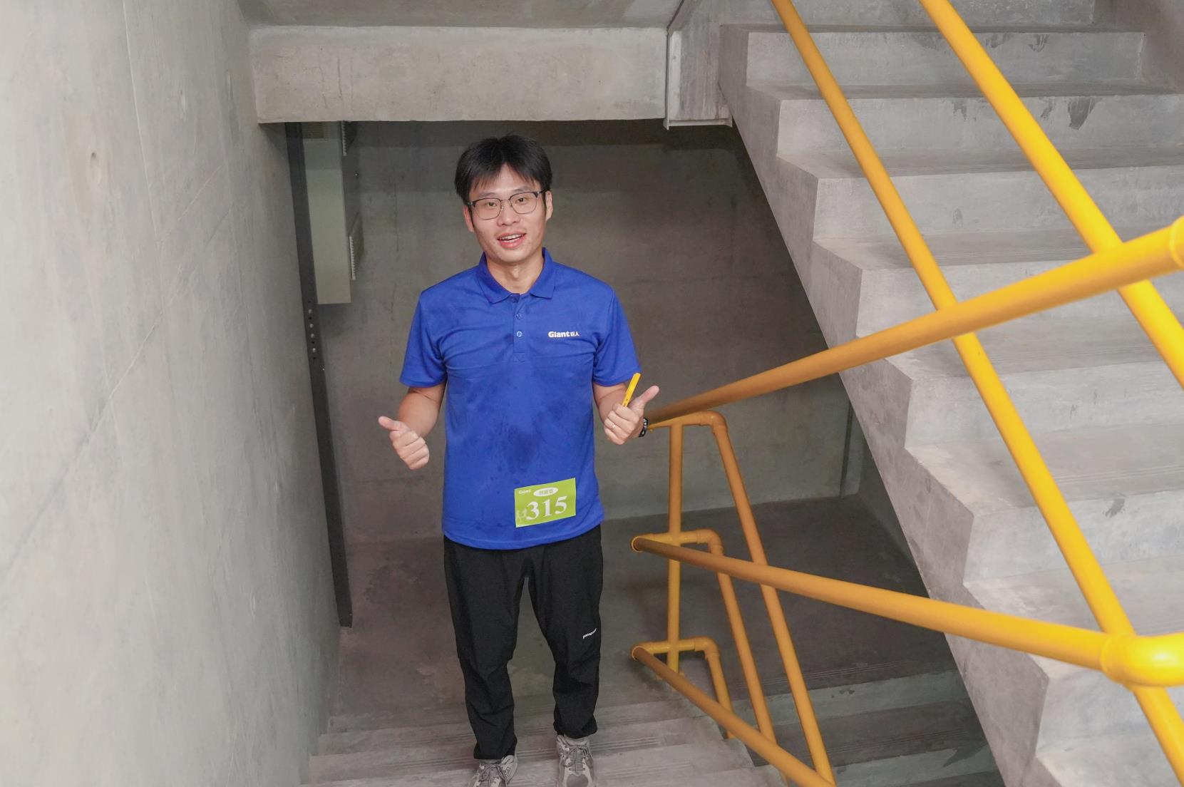 塔下再聚首 攀登勢正雄——巨龍電梯試驗(yàn)塔第六屆登高跑開賽 塔下再聚首 攀登勢正雄——巨龍電梯試驗(yàn)塔第六屆登高跑開賽