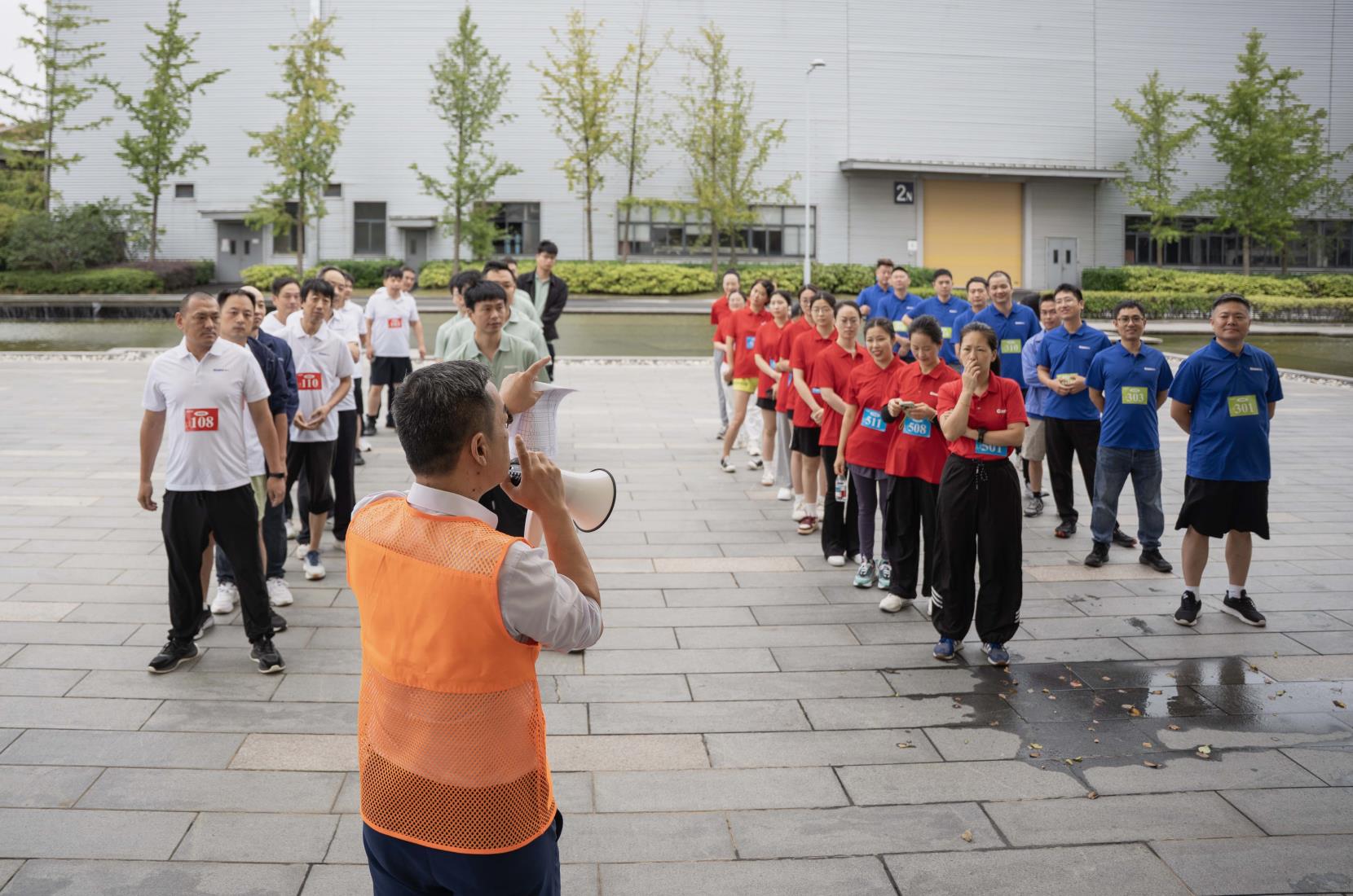 塔下再聚首 攀登勢正雄——巨龍電梯試驗(yàn)塔第六屆登高跑開賽 塔下再聚首 攀登勢正雄——巨龍電梯試驗(yàn)塔第六屆登高跑開賽