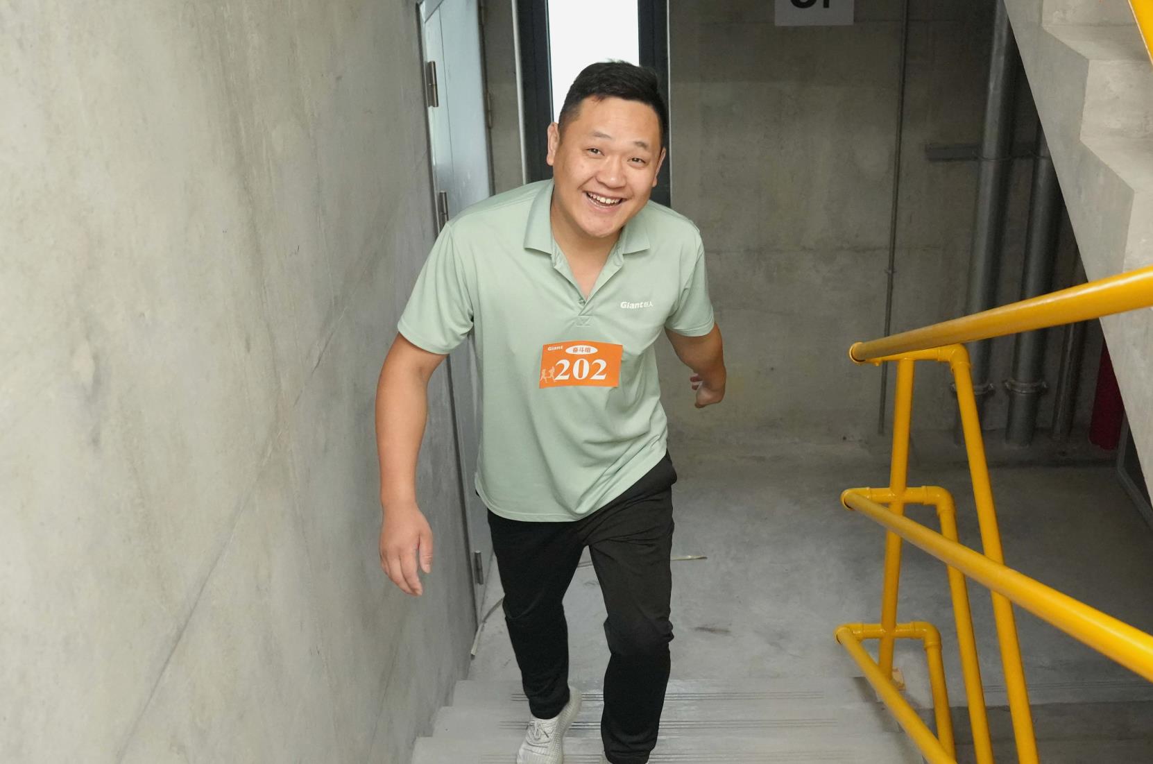 塔下再聚首 攀登勢正雄——巨龍電梯試驗(yàn)塔第六屆登高跑開賽 塔下再聚首 攀登勢正雄——巨龍電梯試驗(yàn)塔第六屆登高跑開賽